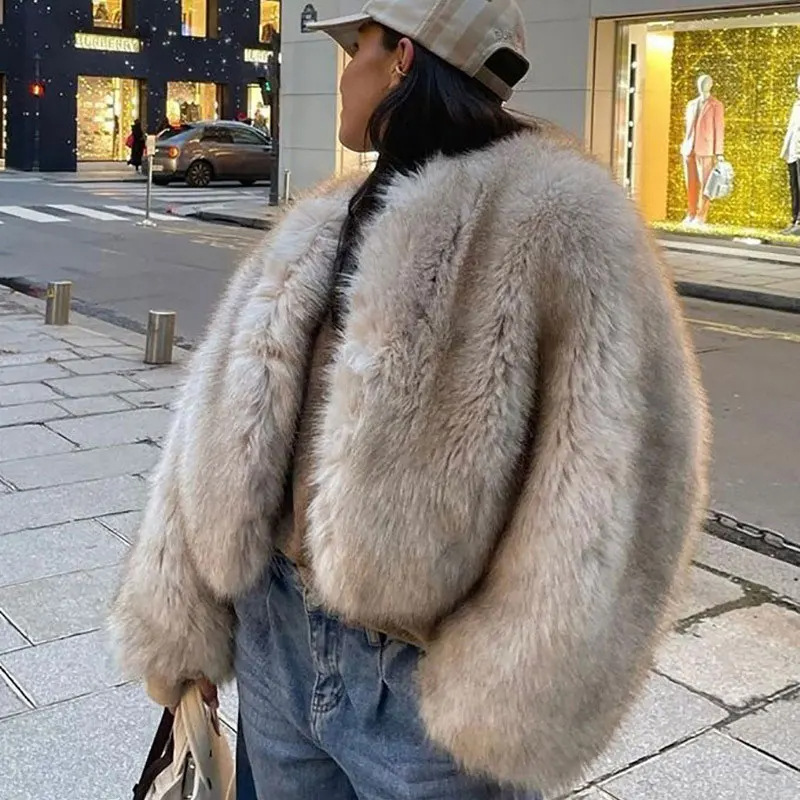 Street Fashion Week - Abrigo Corto de Piel Sintética de