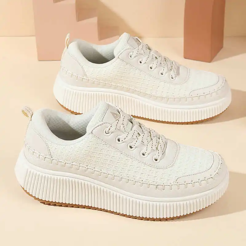 Street Fashion For Short Guys - Zapatos marrones para mujer, botas planas