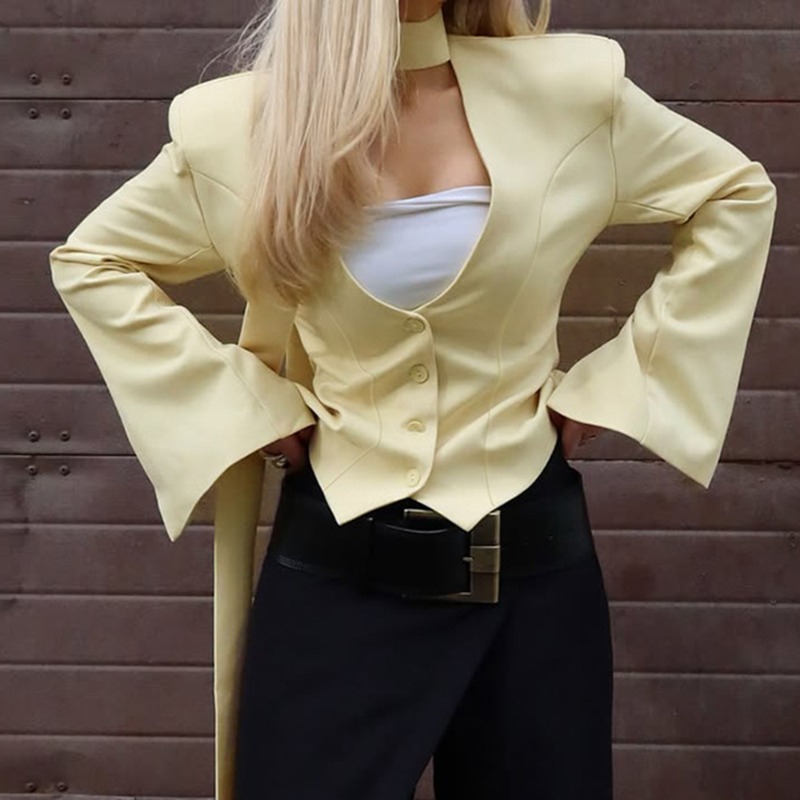 Street Fashion Look - Tuularose, chaqueta a la moda para