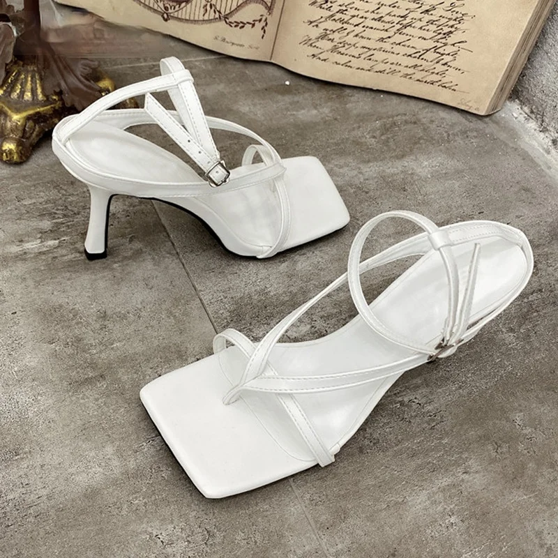 Sandalias de gladiador con tac - Street Fashion Look reseña y precio