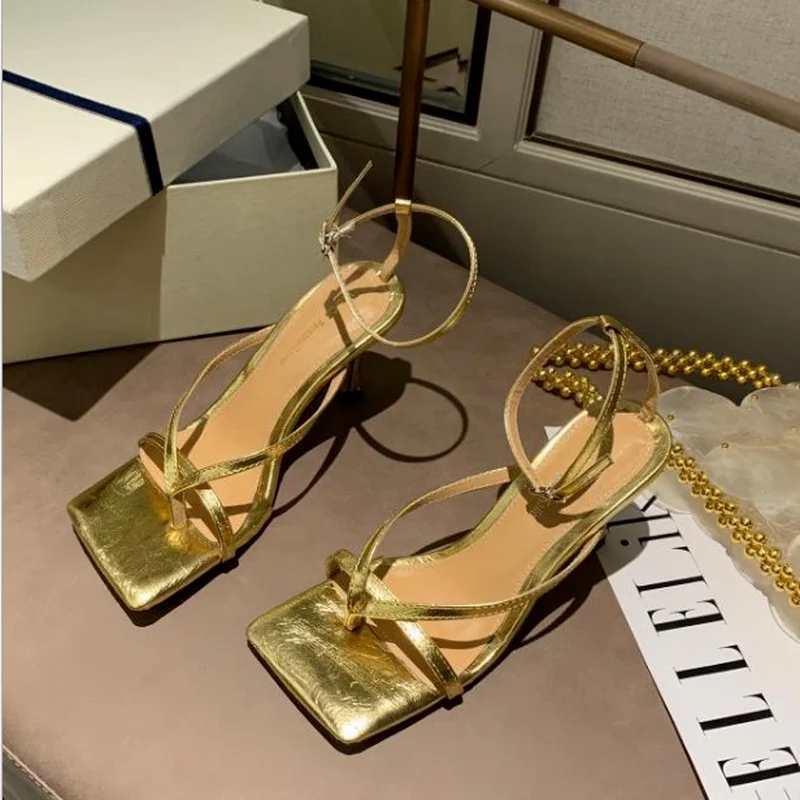 Sandalias de gladiador con tac - Street Fashion Look reseña y precio