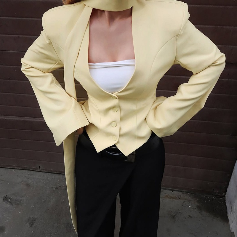 Tuularose, chaqueta a la moda  - Street Fashion Look reseña y precio