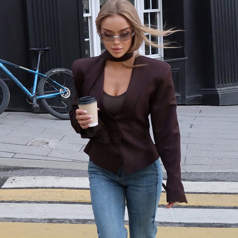 Tuularose, chaqueta a la moda  - Street Fashion Look reseña y precio